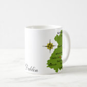 郡ダブリンの地図及び頂上のマグ コーヒーマグカップ (正面右)