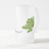 郡ドニゴールの地図及び頂上のマグ フロストグラスビールジョッキ (正面右)