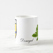 郡ドニゴールの地図及び頂上のマグ モーフィングマグカップ (中央)