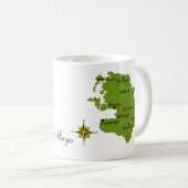 郡メーヨーの地図及び頂上のマグ コーヒーマグカップ (正面右)