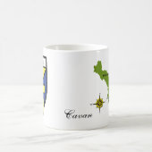 郡Cavanの地図及び頂上のマグ コーヒーマグカップ (中央)