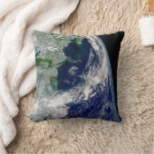 部分的な地球にハリケーンが衝突する。 クッション (ブランケット)