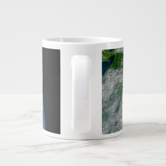 部分的な地球にハリケーンが衝突する。 ジャンボコーヒーマグカップ (裏面)