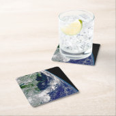 部分的な地球にハリケーンが衝突する。 スクエアペーパーコースター (インサイチュ)