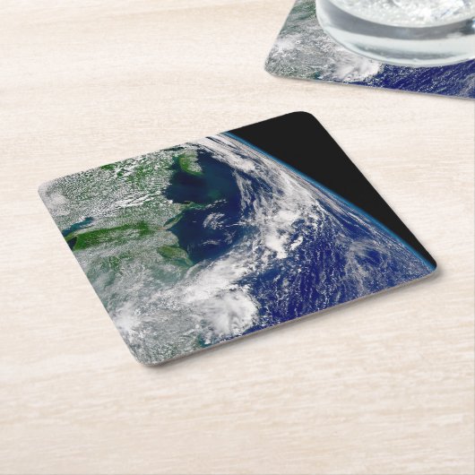部分的な地球にハリケーンが衝突する。 スクエアペーパーコースター (アングル)
