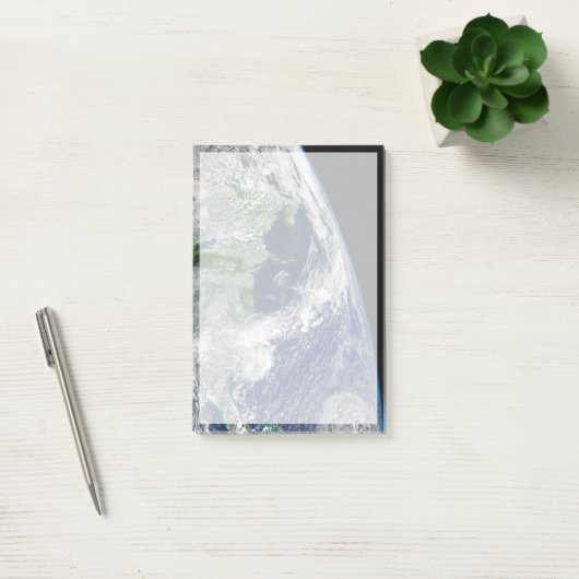 部分的な地球にハリケーンが衝突する。 ポストイット (オフィス)