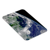 部分的な地球にハリケーンが衝突する。 マグネット (右側)