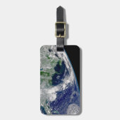 部分的な地球にハリケーンが衝突する。 ラゲッジタグ (正面縦)