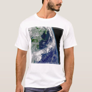 部分的な地球にハリケーンが衝突する。 Tシャツ