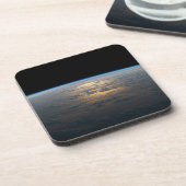 部分的に曇った南太平洋から夕暮れ光る コースター (左側)