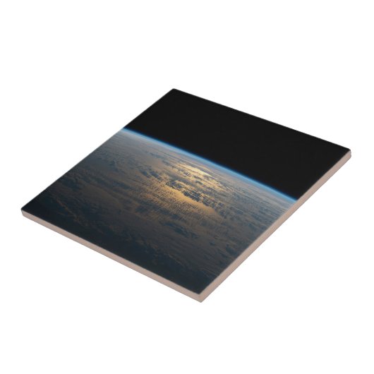 部分的に曇った南太平洋から夕暮れ光る タイル (側面)