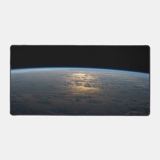 部分的に曇った南太平洋から夕暮れ光る デスクマット (正面)