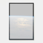 部分的に曇った南太平洋から夕暮れ光る ポストイット (正面)