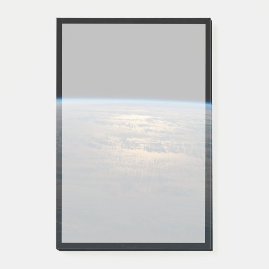 部分的に曇った南太平洋から夕暮れ光る ポストイット (正面)