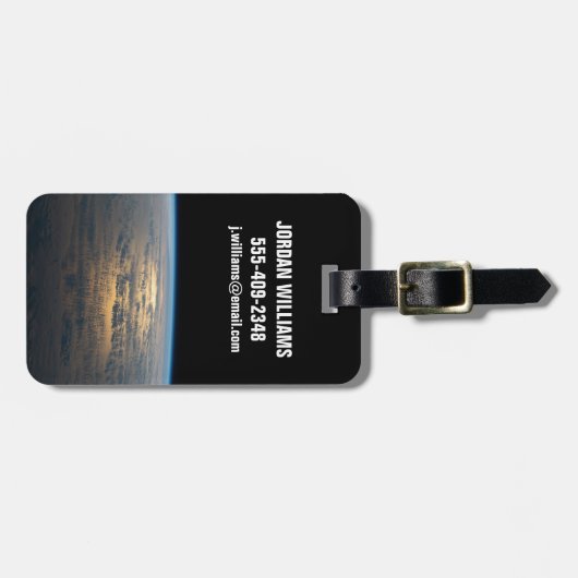 部分的に曇った南太平洋から夕暮れ光る ラゲッジタグ (正面横)