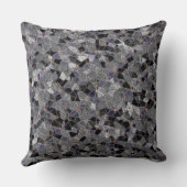 部分的に除去された色を持つ黒と灰色のモザイク クッション (裏面)