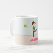 部屋かわいらしでヨガを練習しているスタイリッシュ女性 コーヒーマグカップ (正面左)