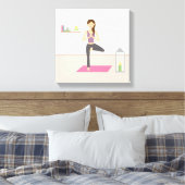 部屋でヨガをしている美飾しい女性 キャンバスプリント (インサイチュ (寝室))