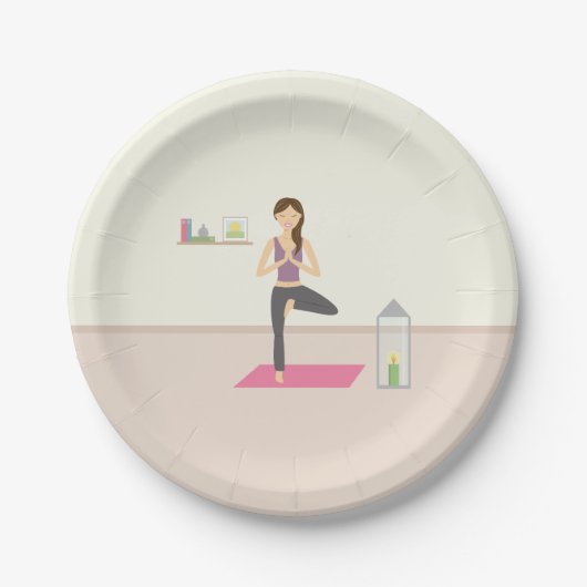 部屋でヨガをしている美飾しい女性 ペーパープレート (正面)