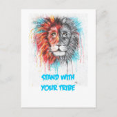 部族のはがきを持って立つ ポストカード (正面)