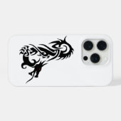 部族のドラゴン iPhone 15 Pro カバー (裏面横)