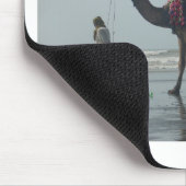 部族のラクダに乗って:朝の波と砂浜と海 マウスパッド (コーナー)