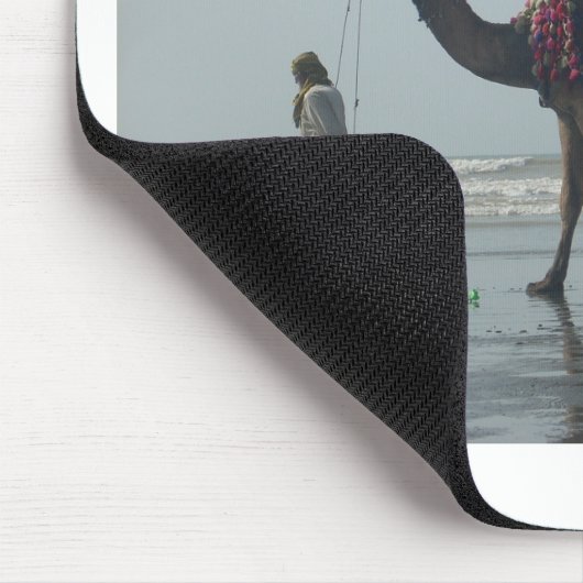 部族のラクダに乗って:朝の波と砂浜と海 マウスパッド (コーナー)