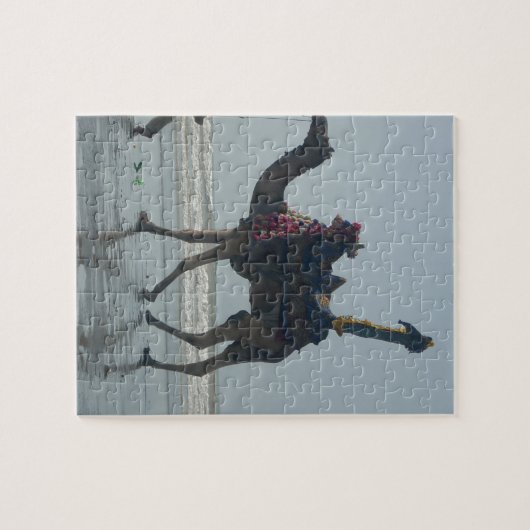 部族のラクダに乗る:朝の潮砂と海 ジグソーパズル (横)