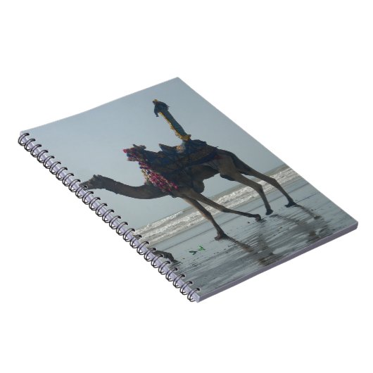 部族のラクダに乗る:朝の潮砂と海 ノートブック (右側)