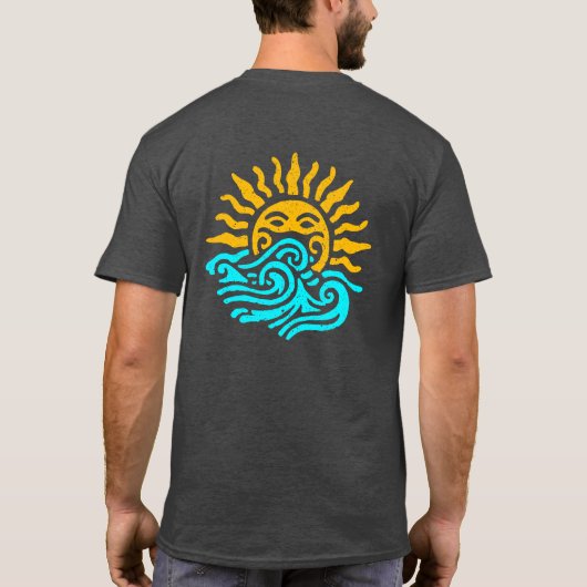 部族の太陽と海の波アート Tシャツ (裏面)
