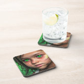 部族の子供 | Futuristic Girl 白熱［赤熱］光を放つ Green Eyes コースター (右側)