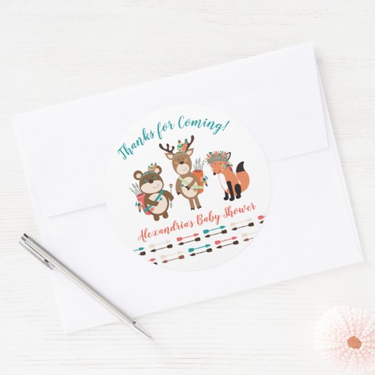 部族の森林動物の赤ん坊のシャワーがスティッカーを好む ラウンドシール (封筒)