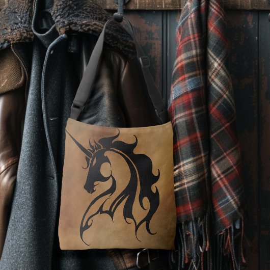 部族の石のユニコーン クロスボディバッグ