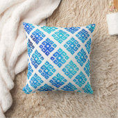 部族風の鍵模様が描かれたアクアホワイトの枕 クッション (ブランケット)