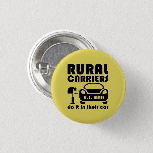 郵便局員の農村部の航空会社は彼らの車でそれを行う 缶バッジ (正面&裏面)