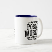 郵便局員の退職メールおもしろいマン ツートーンマグカップ (正面右)