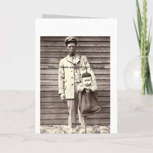 郵便配達かばんのベビーを持つ制服の郵便集配人 カード (裏面)