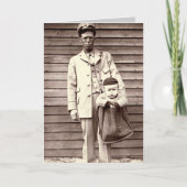 郵便配達かばんのベビーを持つ制服の郵便集配人 カード (正面)