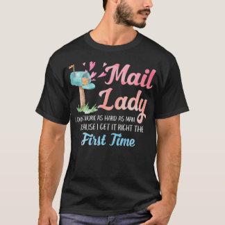 郵便配達員の女性 初めての郵便ポスト Tシャツ