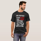郵便配達車の運転手 メッセンジャー または郵便配達員 Tシャツ (正面フル)