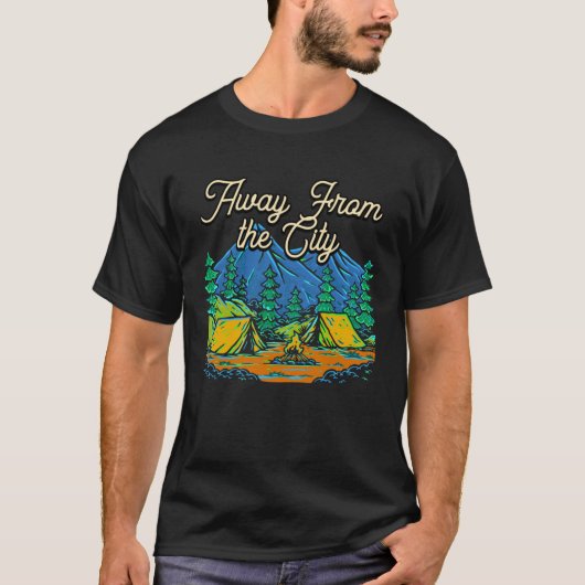 都会から離れて野生のキャンプをするアウトドアキャンパー Tシャツ (正面)