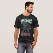 都会のグラフィティストリート猫九命の稼ぎ屋 Tシャツ (正面フル)