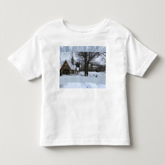 都会の冬の魔法 – 都市の雪景色 トドラーTシャツ (正面)