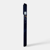 都市の光で輝く地球 iPhone 15ケース (左側面)