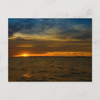 都市の後ろで定める日曜日 ポストカード