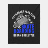 都市名の追加文字スケートボードアーバンフリースタイル フリースブランケット (正面)