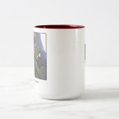 都市沈黙の歩くの黙想#150のコーヒー・マグ ツートーンマグカップ (中央)