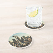 都心のシアトルのスカイラインおよび宇宙の針 コースター (側面)