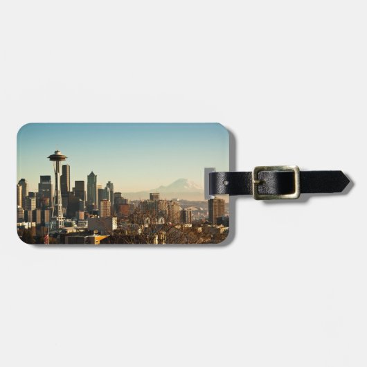 都心のシアトルのスカイラインおよび宇宙の針 ラゲッジタグ (正面横)