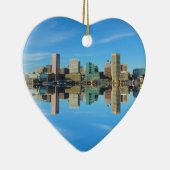 都心のボルティモアメリーランドのスカイラインの反射 セラミックオーナメント (右)